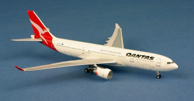 QANTAS A330-300 Model 1:400 Scale VH-EBC