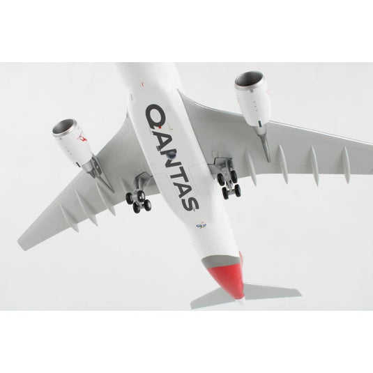 QANTAS A330-300 Die Cast Model 1:200 Scale - Cadetshop